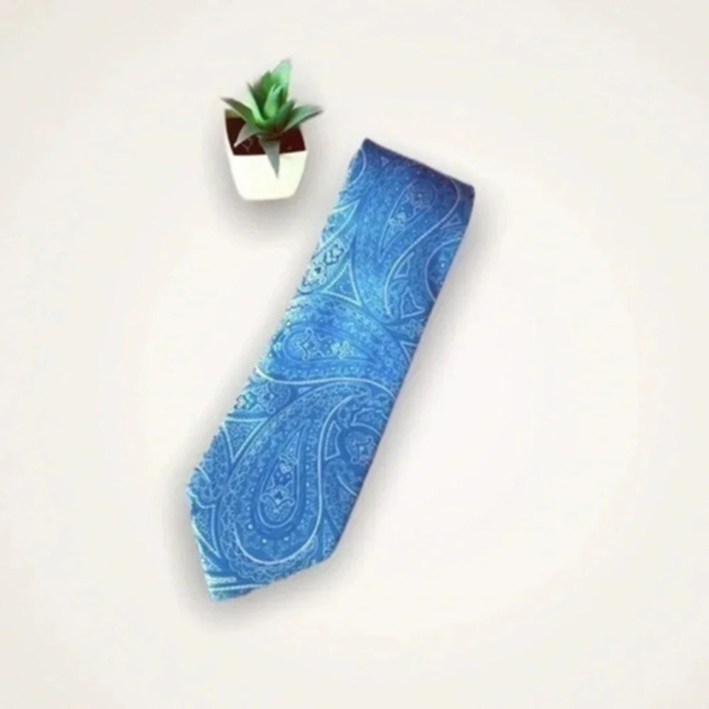 Geoffrey Beene silk necktie light blue pai…